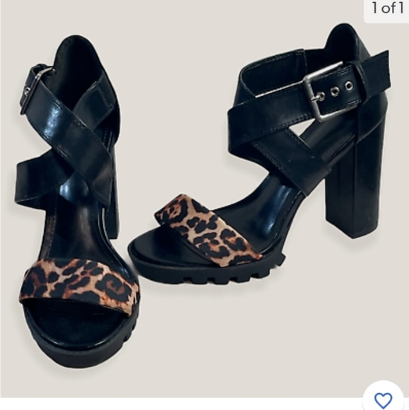 Black shoe - Picture 1 of 2